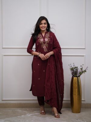 Luxury-Stylish-Purple-Ethnic-Suit-Set-for-Wome