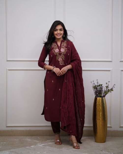 Luxury-Stylish-Purple-Ethnic-Suit-Set-for-Wome
